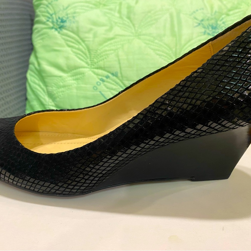 Authentic Calvin Klein Shakeskin wedges, NWT - Picture 4 of 4